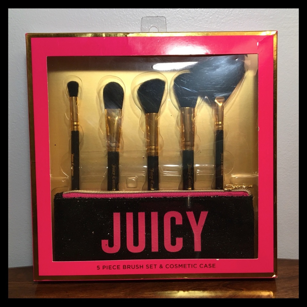 Juicy Couture 5 Piece Brush Set & Cosmetic case